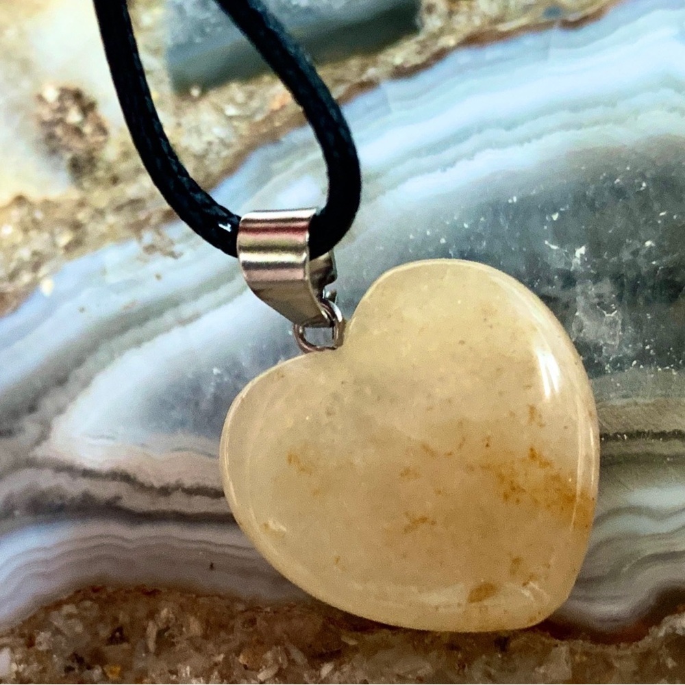 2397 Elegant Tan Heart Polished Stone Pendant Necklace